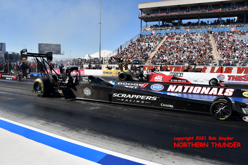 Mike Salinas - 'Scrappers Racing' 
(near lane) vs Doug Kalitta - 'MAC Tools' (far lane) - TF